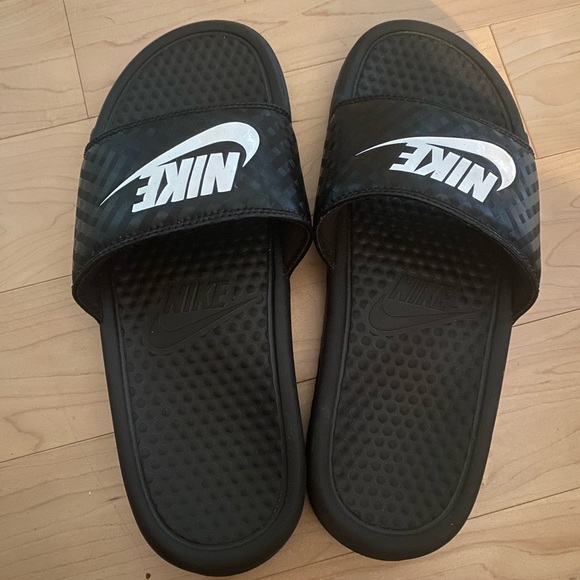 Nike Slides - Picture 2 of 3